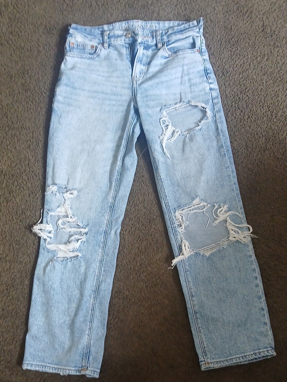 American Eagle And Light Wash Distressed Women’s Jeans